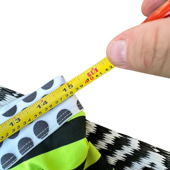 NIKE womens Green and Black Striped Polka Dot Compression Shorts Athletic Sz XL - Picture 4 of 6